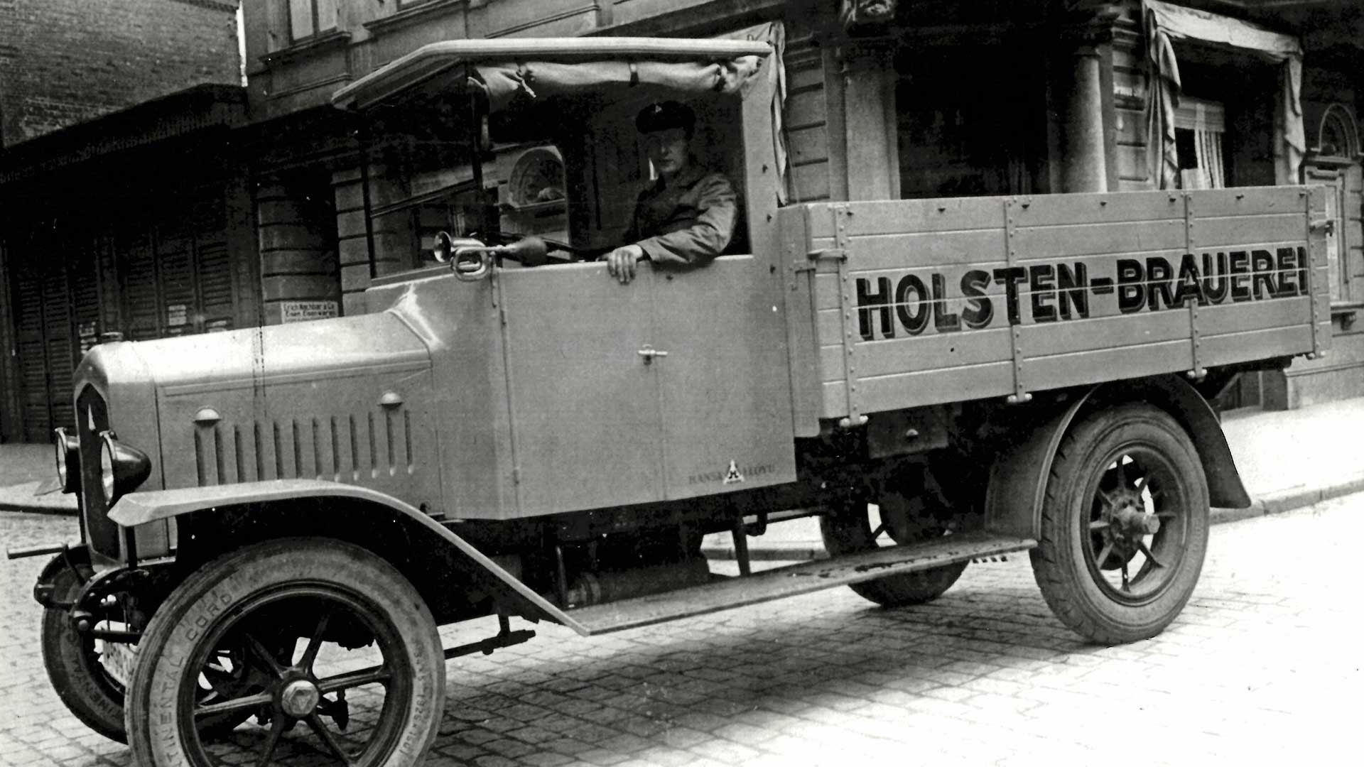 Ein historischer Lieferwagen für die Auslieferung von Holsten Bier